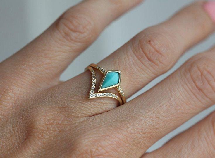 The Aurora Crest Ring